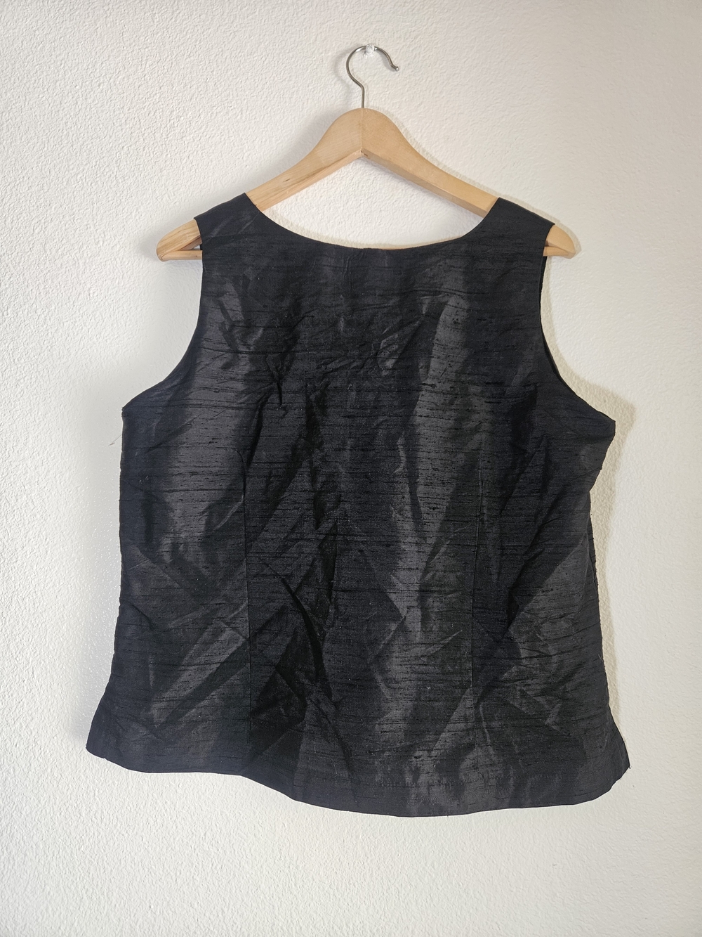 NWOT Chico's 100% Silk Black Sleeveless Scoop Neck Women's Top - Picture 2 of 8